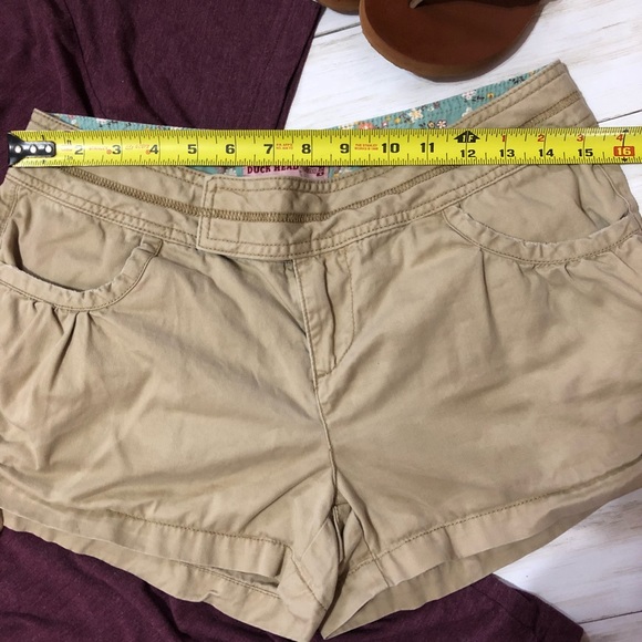 {Duck head} khaki shorts with ruched tied sides - Picture 3 of 6
